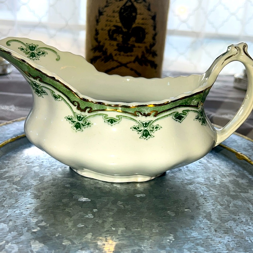 Derwent W.H. Grindley & C England Gravy Boat Scalloped Edge Excellent Condition